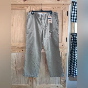 Dockers NWT khaki cargo pants size 38 x 30